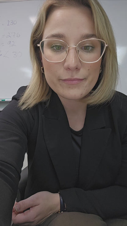 Daniela C